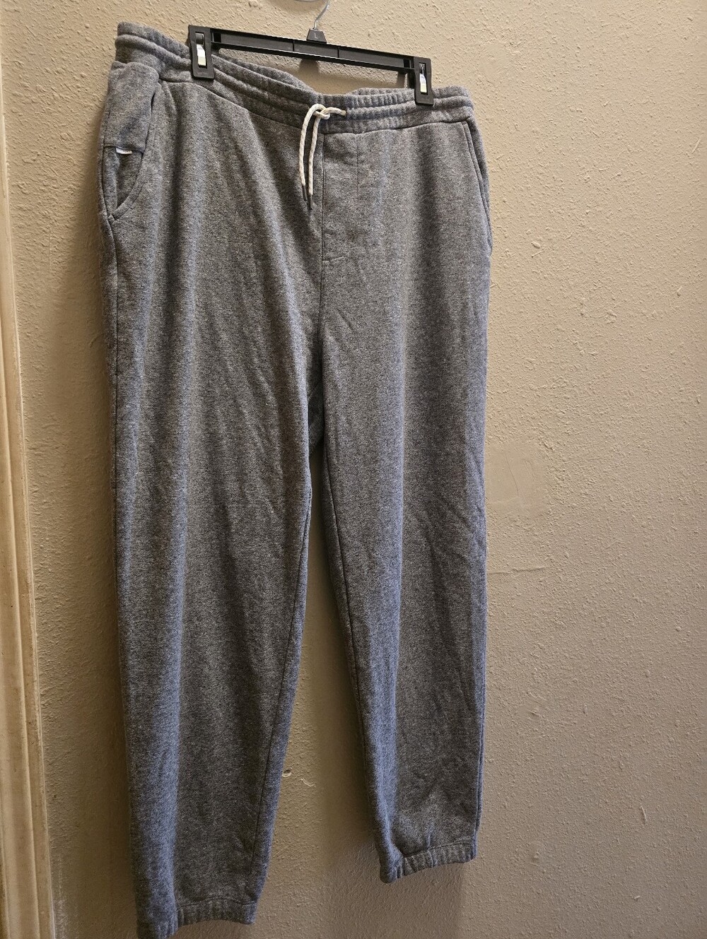 Vuori Men's Gray Fleece Jogger Sweatpants